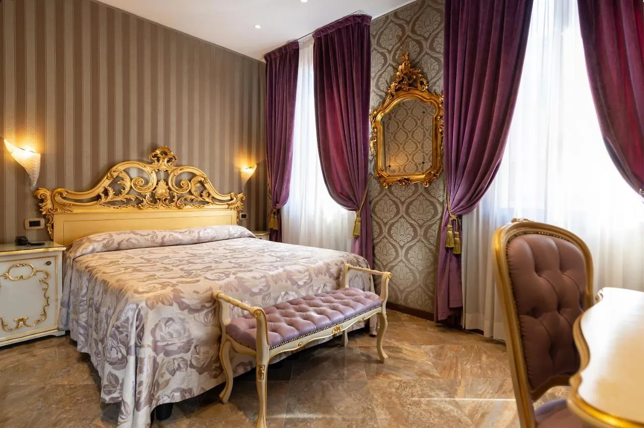 Romantisch übernachten: 9 Top-Hotels im Stadtzentrum Venedig